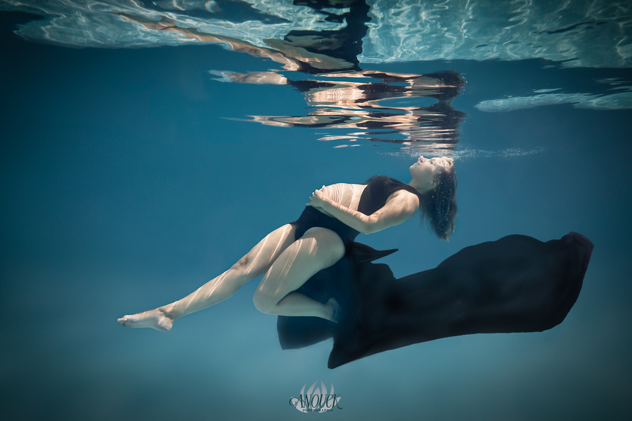 Shoot aquatique grossesse en Suisse Romande