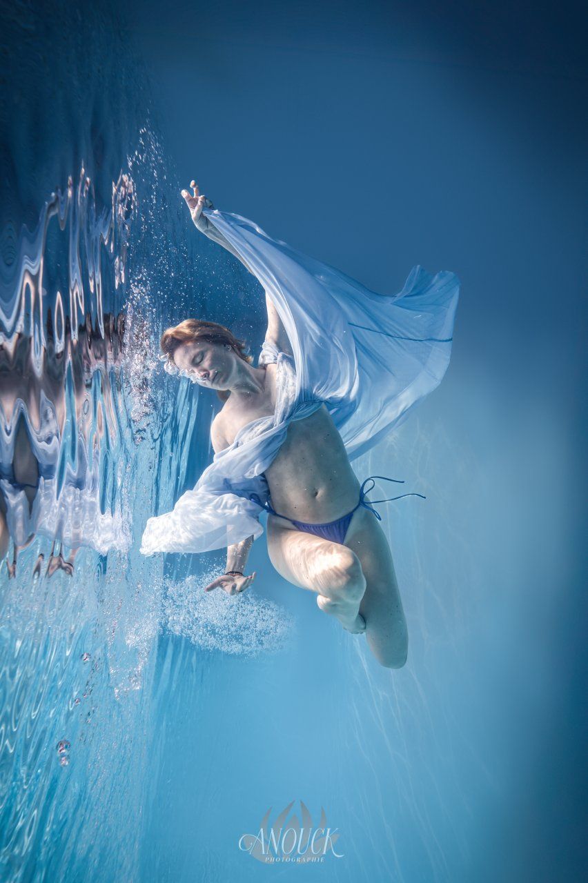 Photographie aquatique réalisée à Neuchâtel, portrait artistique sous l’eau