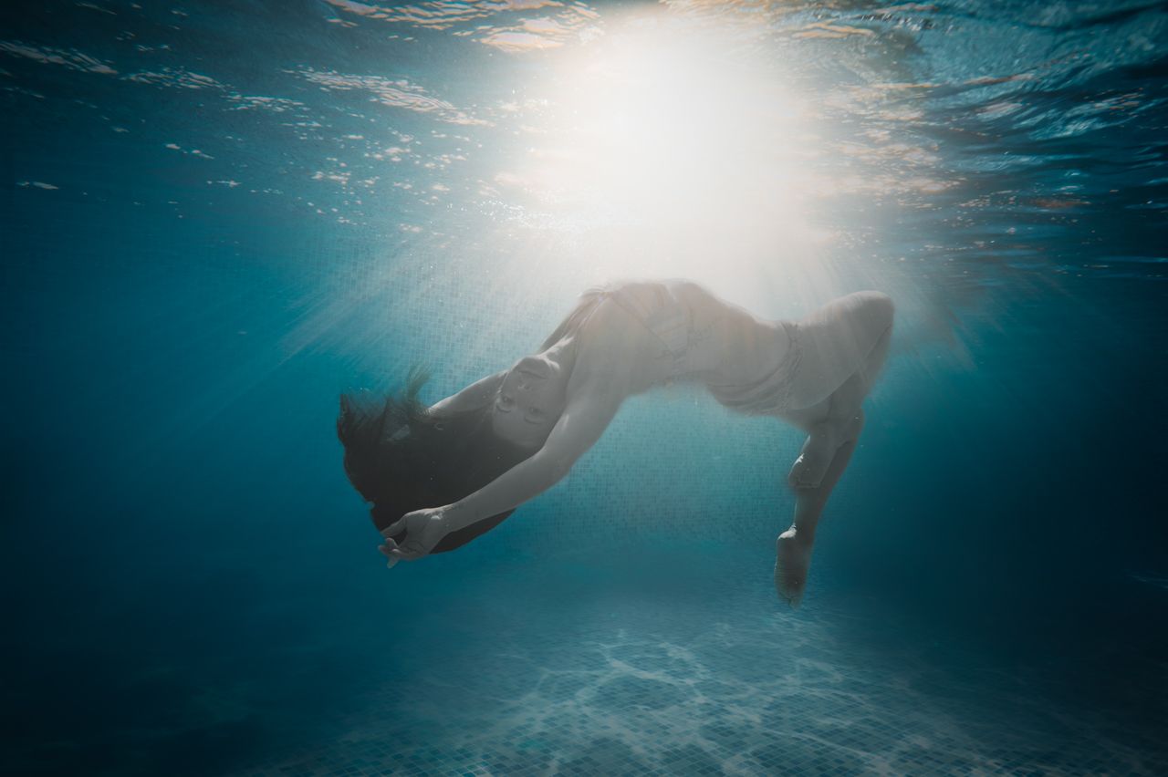 Portrait aquatique de la photographe professionnelle Anouck à Neuchâtel
