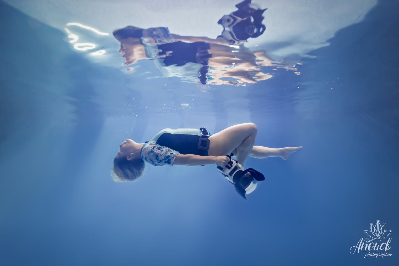 Portrait aquatique en piscine à Neuchâtel